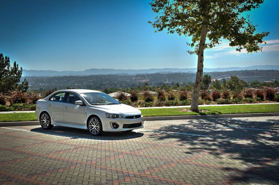  Mitsubishi Lancer SEL 2016 года  (NA) (фото 16 из 21)